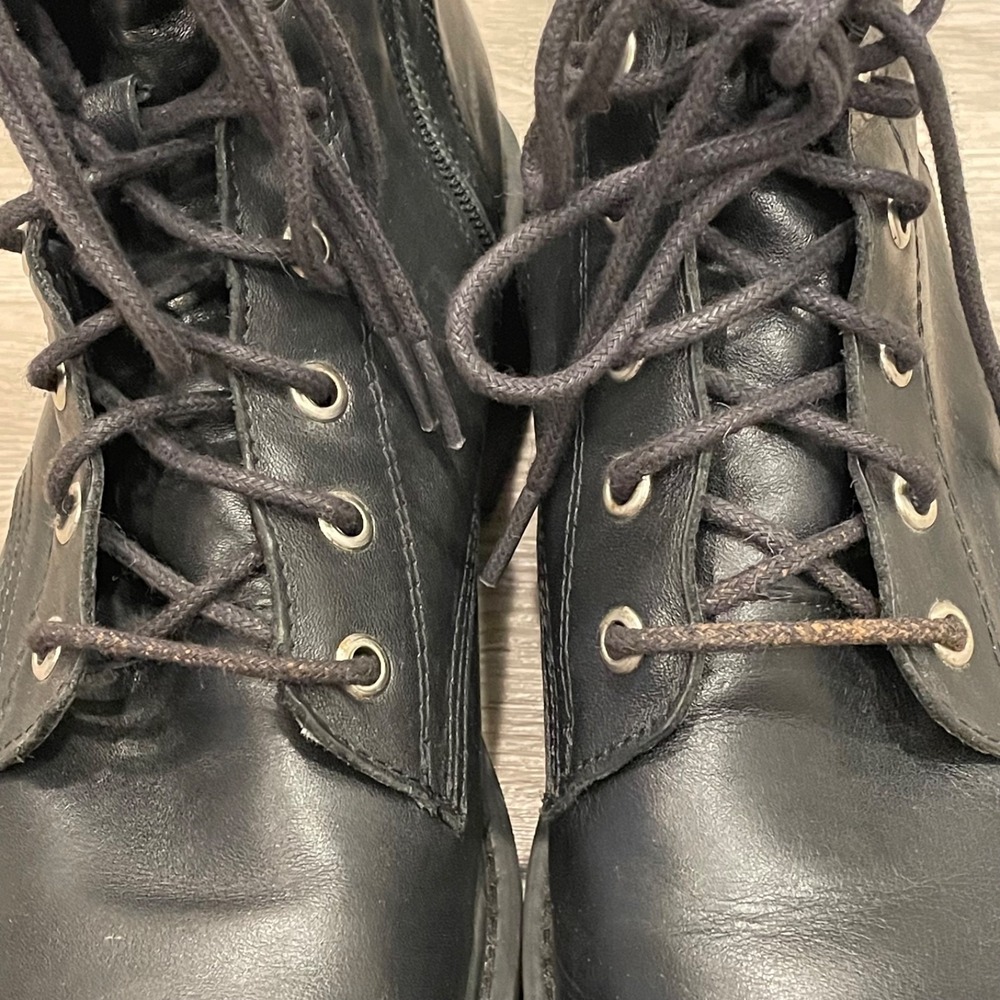 Steve Madden Tornado Womens Black Leather Boots Whimsigoth Grunge Combat 10M - Picture 4 of 11